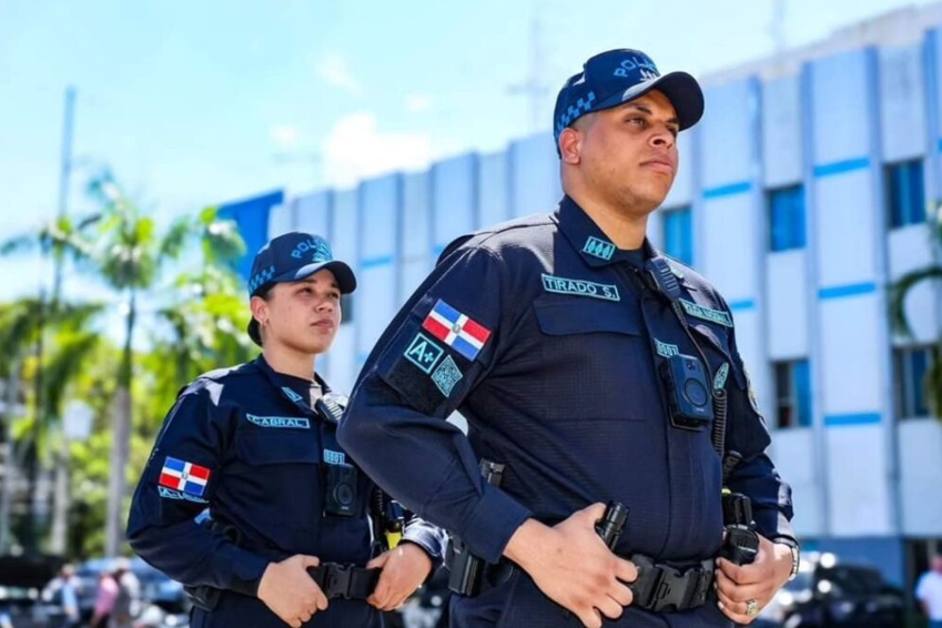 ¿Cómo se ven nuevo uniforme PN con tecnología?